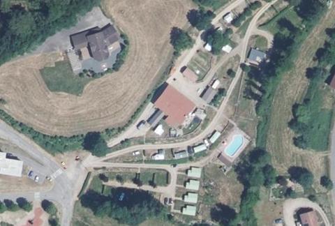 Vue aérienne du Camping de l’Hermitage à Plombières-les-Bains