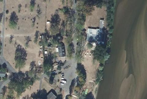Vue aérienne du Camping de l’Île à Bannay