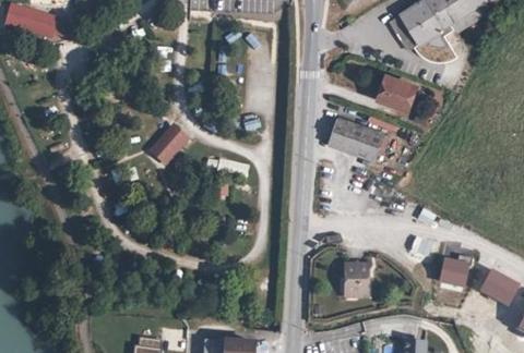 Vue aérienne du Camping du Haut-Rhône à Seyssel