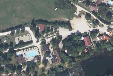Vue aérienne du Camping Huttopia la Plage Blanche à Ounans