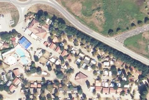 Vue aérienne du Camping Île de la Comtesse à Murs-et-Gélignieux