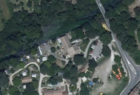 Vue aérienne du Camping la Coutelière à Lagnes