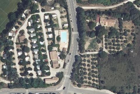 Vue aérienne du Camping la Roquette à Châteaurenard