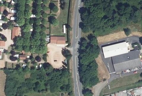 Vue aérienne du Camping la Roseraie à Brugheas