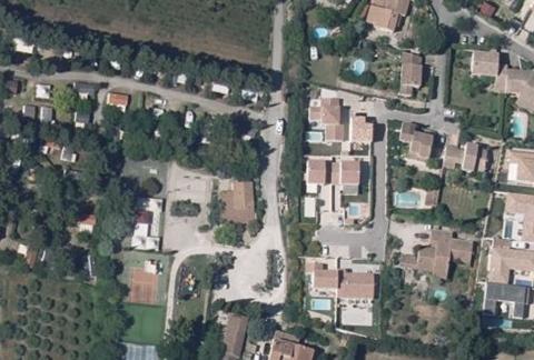 Vue aérienne du Camping le Fontisson à Châteauneuf-de-Gadagne