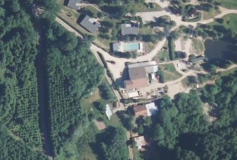 Vue aérienne du Camping les Jolis Chalets à Barbey-Seroux