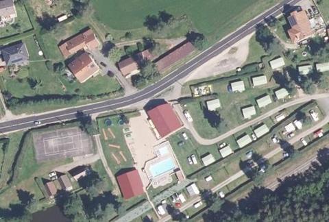 Vue aérienne du Camping les Pinasses à La Chapelle-Devant-Bruyères