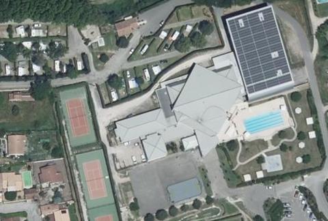 Vue aérienne du Camping Municipal de Coucourelle à Pernes-les-Fontaines