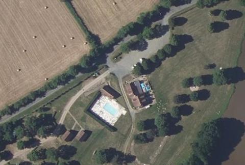 Vue aérienne du Camping Municipal les Frênes à Neuvy-Saint-Sépulchre