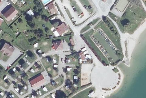 Vue aérienne du Camping Municipal Saint-Point-Lac à Saint-Point-Lac