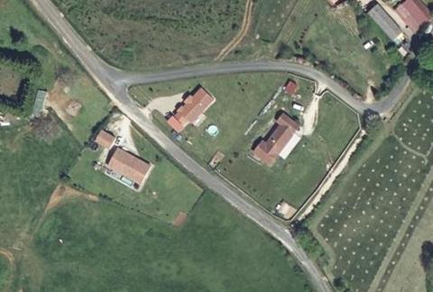 Vue aérienne du Eden Villages les Truffières de Dordogne à Saint-Geniès
