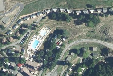 Vue aérienne du L’Ardechois Camping à Gluiras