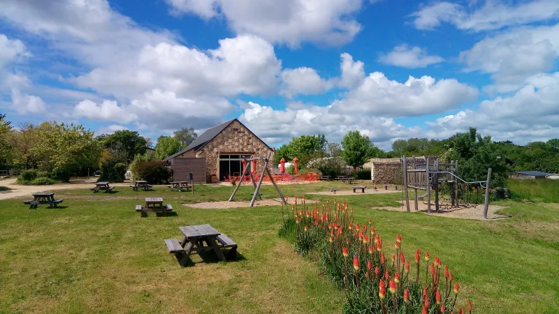 Photo du Camping Huttopia Saumur, fournie par Glampings