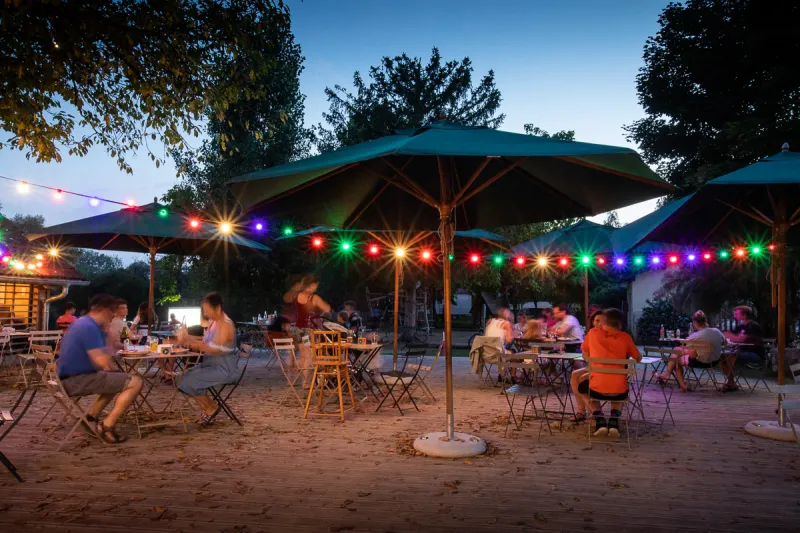 Photo du Camping Huttopia la Plage Blanche, fournie par Glampings