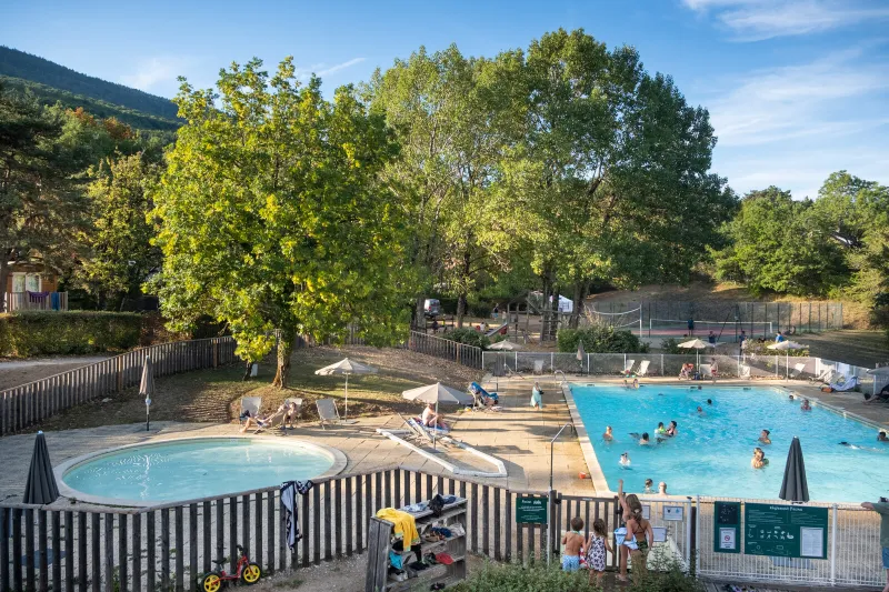 Photo du Camping Huttopia Divonne-les-Bains, fournie par Glampings