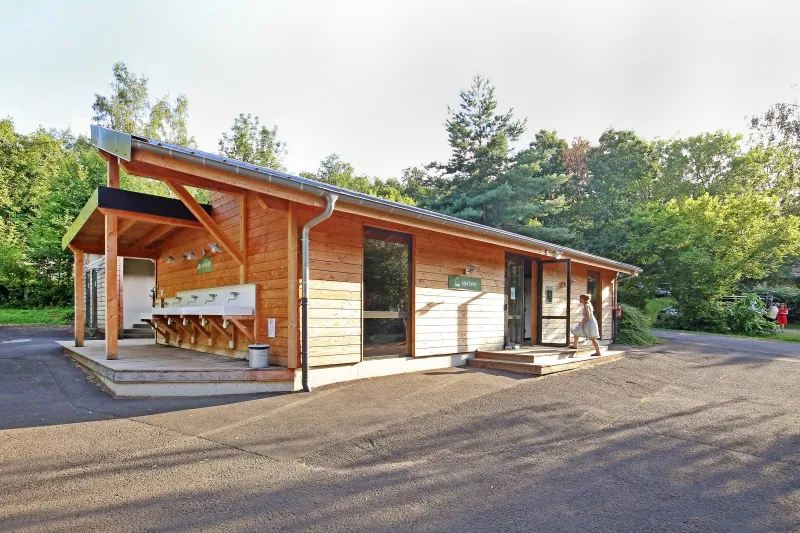 Photo du Camping Huttopia Royat, fournie par Glampings