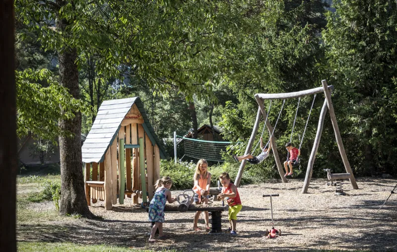 Photo du Camping Huttopia Bourg Saint Maurice, fournie par Glampings