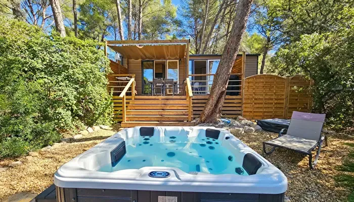 Photo du Camping Beau Vézé, fournie par JetCamp