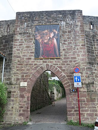 Photo : Porte Saint-Jacques à Saint-Jean-Pied-de-Port