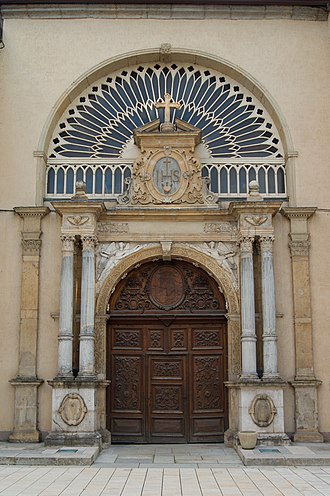 Photo : Portail de l'ancienne chapelle des Annonciades