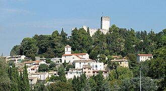 Photo : Village provençal de Villeneuve-Loubet