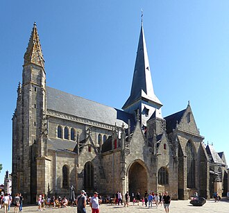 Photo : Collégiale Saint-Aubin