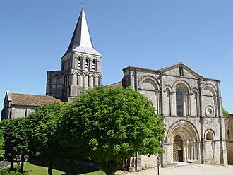 Photo : Abbaye de Saint Amant de Boixe