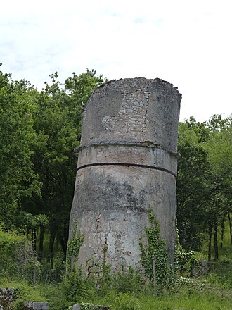 Photo : Pigeonnier et point de vue du Bancourel