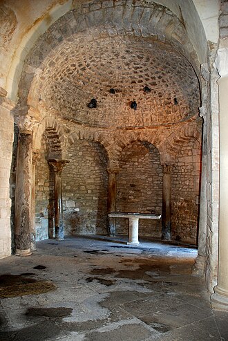 Photo : Baptistère de Venasque