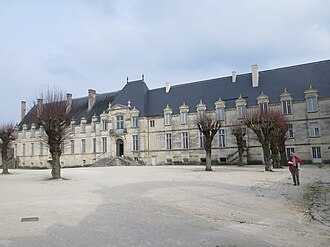 Photo : Abbaye royale - Tours de l'Abbatiale